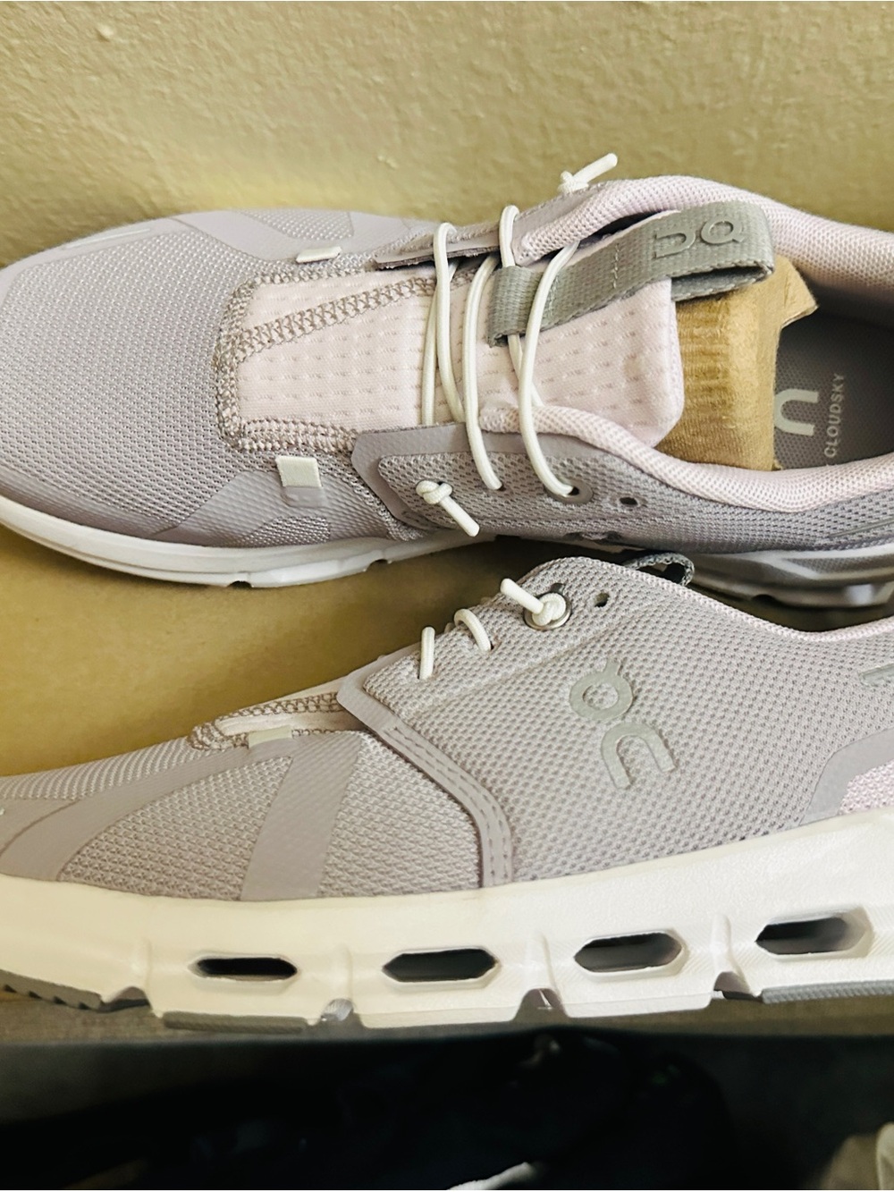 On Cloud Women’s Athletic Sneakers in Light Lavender - Picture 2 of 4
